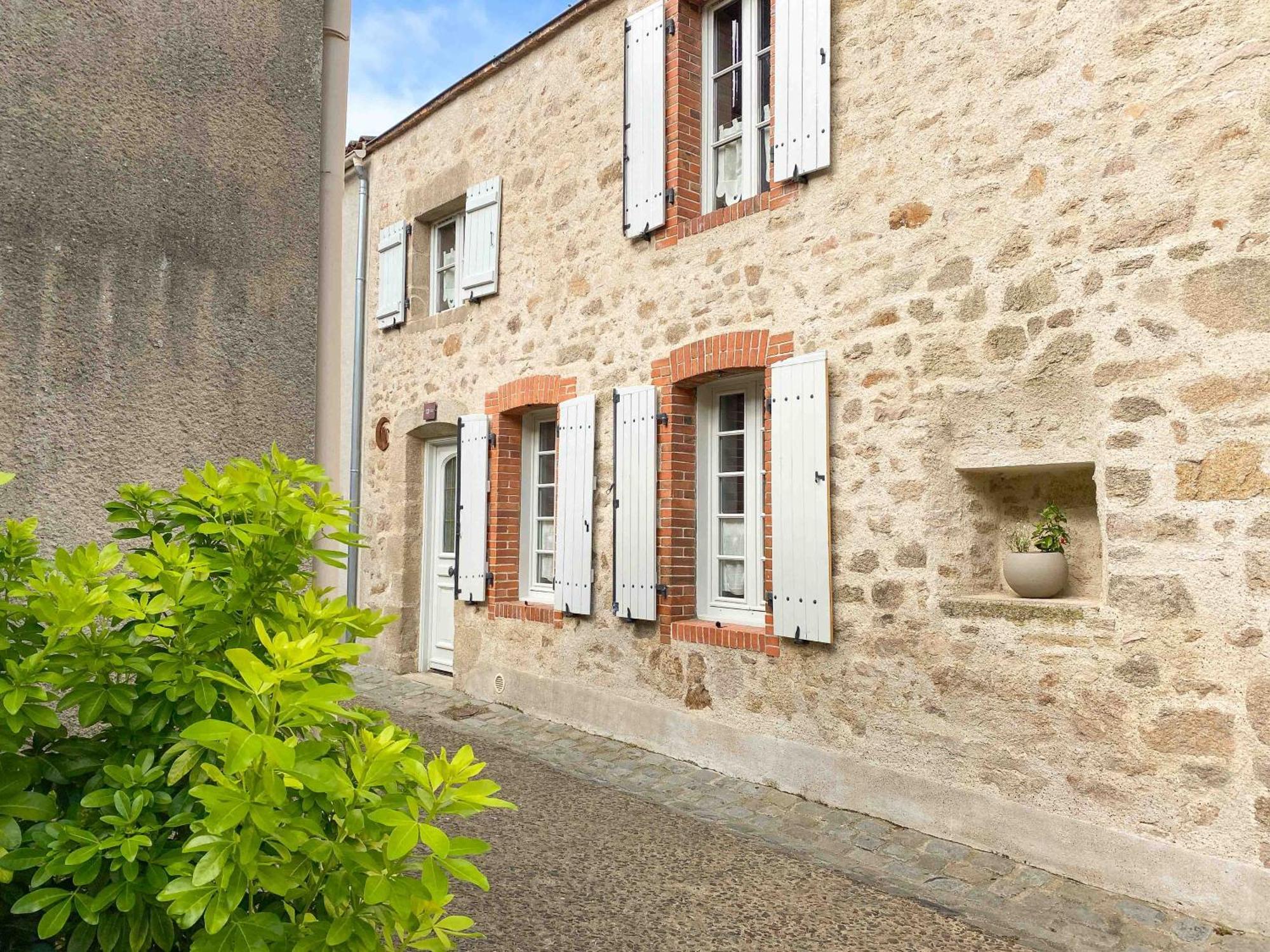Le Logis De La Forge A 10 Min Du Puy Dufou Villa Mortagne-sur-Sevre Exterior photo